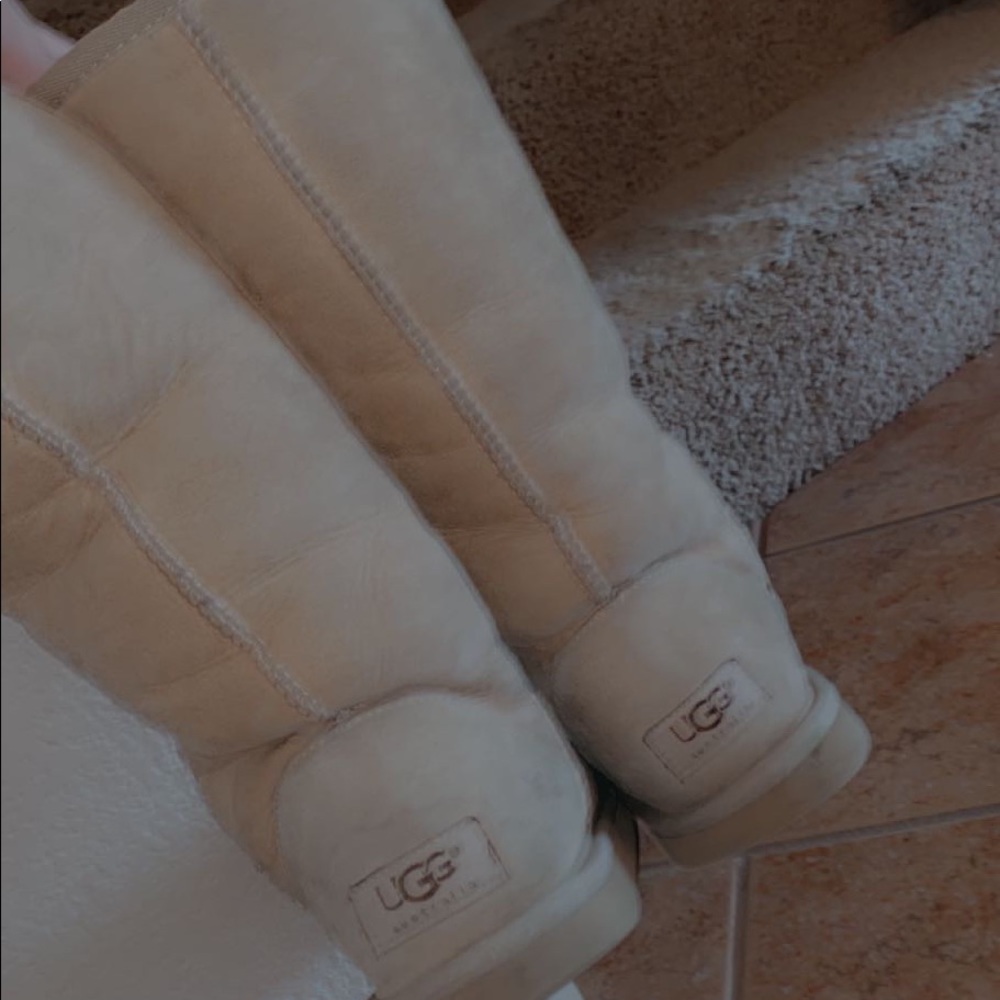 Unlisted shoes